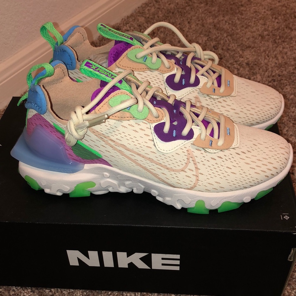 Women’s Nike NSW React Vision size 7.5